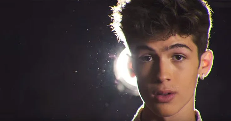 João Guilherme mostra o seu lado romântico em clipe de Manual