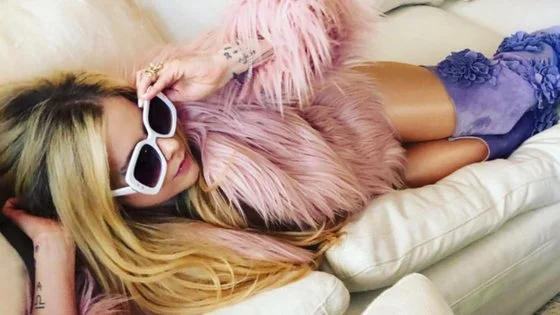 AVRIL LAVIGNE VAI VOLTAR MÊS QUE VEM!