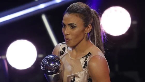 Marta é eleita a melhor jogadora do mundo, pela sexta vez!
