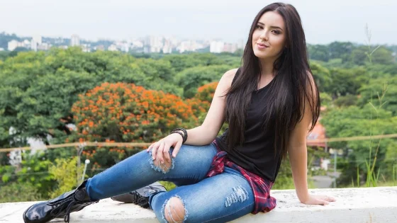 "Meio Sem Querer" da Esther Marcos está bombando!