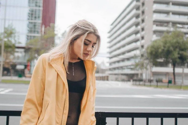 CYNTHIA LUZ LANÇA MÚSICA NOVA! VEM OUVIR “MEU PROBLEMA”