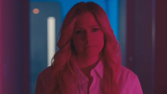 VEM CONFERIR A INÉDITA "TELL ME IT'S OVER", DA AVRIL!