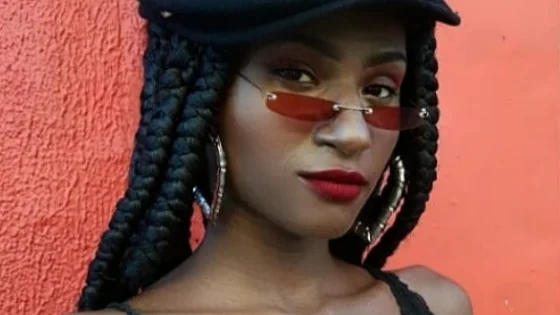 Conheça Maya, it girl e cantora