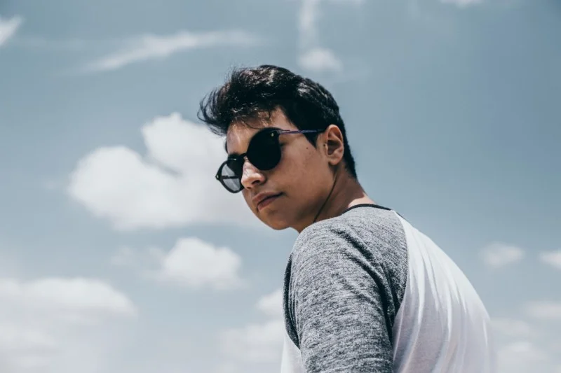 Lyus é um DJ de 15 anos com nova música pra dançar muito