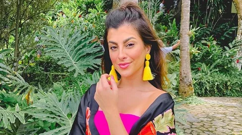 Nah Cardoso comemora seus 26 anos com jantar chique