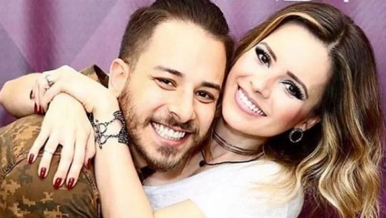 Músicas famosas de Sandy e Júnior viraram estampa de camiseta