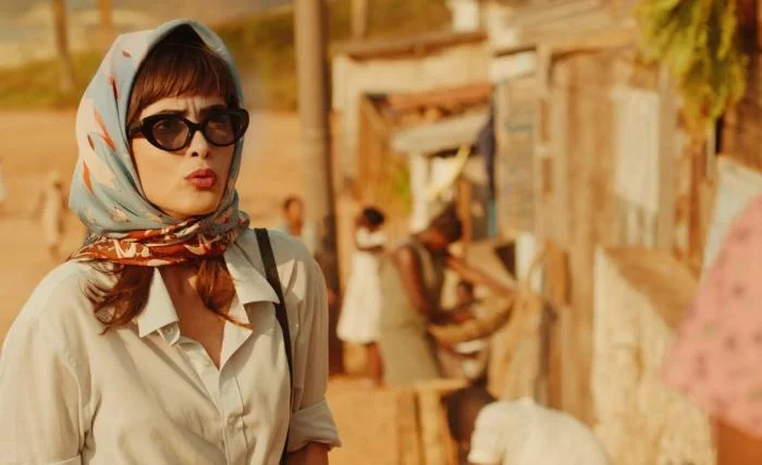 Copie os looks retrôs da série 'Coisa Mais Linda', da Netflix