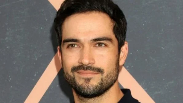 Alfonso Herrera é grosso com fã que pediu por turnê do RBD