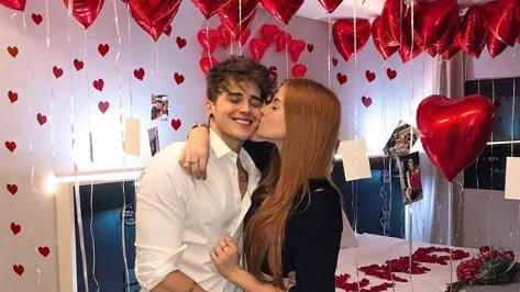 Alex Mapeli faz linda surpresa para Flavia Charallo pelos 3 anos juntos