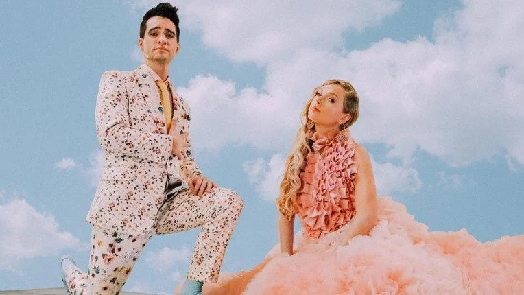 Taylor Swift está colorida, divertida e good vibes no clipe 'Me'