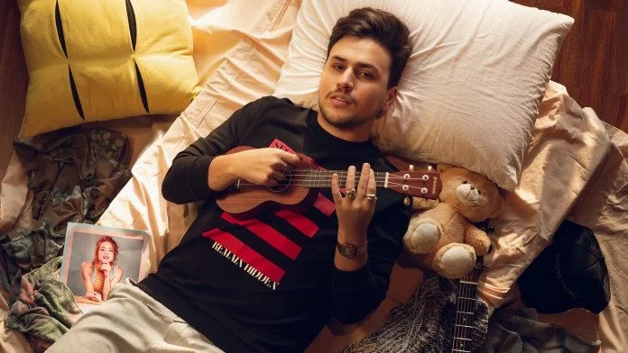 Pedro Thomé disputa com ursão o amor da crush em 'Chance Zero'