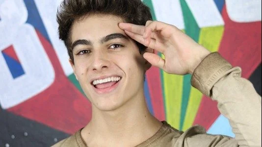 "Tenha atitude", aconselha Lucas Burgatti na hora de se declarar