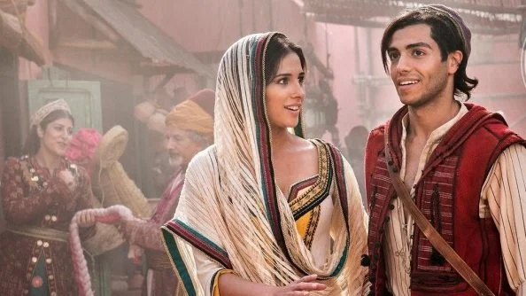 Aladdin e Jasmine voam no tapete mágico em cena inédita!