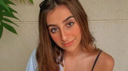 Bia Herrero está curtindo a vida e gostando de si mesma