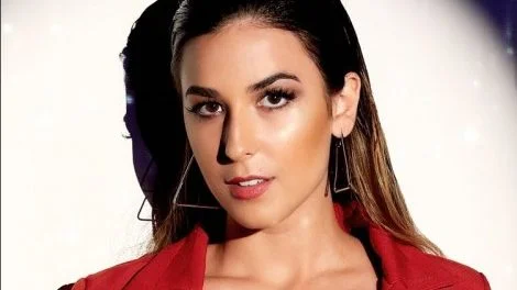 Conheça Luiza Dam, nova cantora queridinha do PeLu