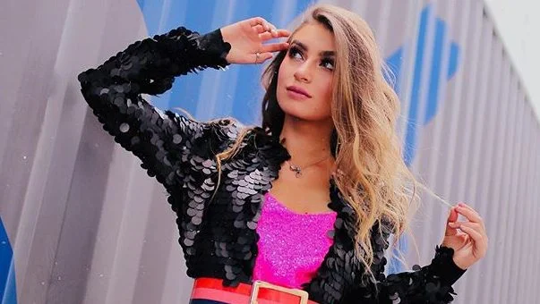 Com almoço nas alturas, Maitê Faitarone comemora seus 16 anos