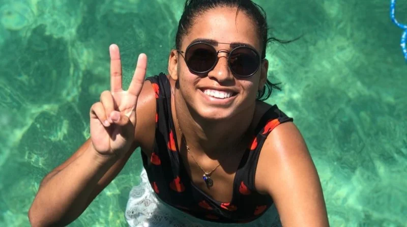 MC Loma tem reação engraçada ao ser pedida em namoro