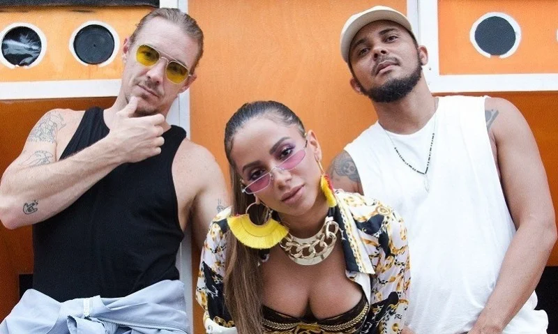 Anitta e Major Lazer fazem festa nas ruas da Costa Rica em “Make It Hot”