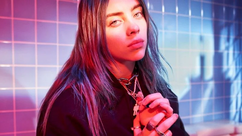 Billie Eilish faz pegadinha com suas fãs em programa de TV