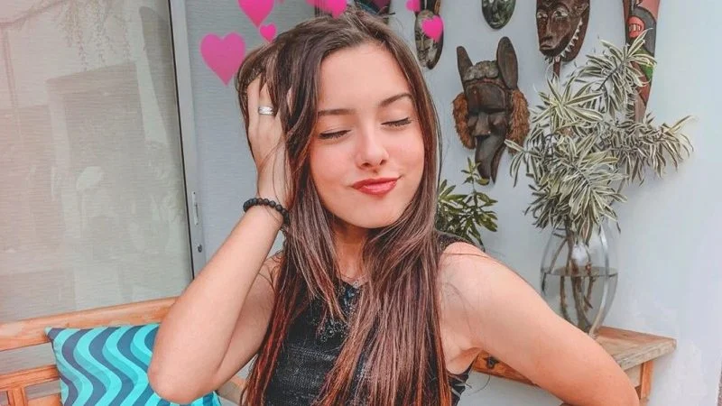 "Acordei e estava com 1 milhão de seguidores", comemora Juju Franco