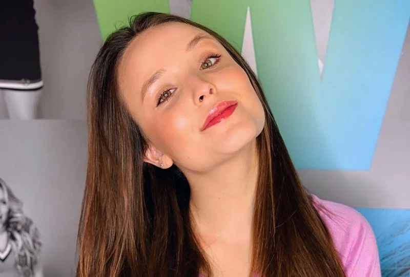 "Aconteceu no tempo certo", revela Larissa Manoela sobre primeira vez