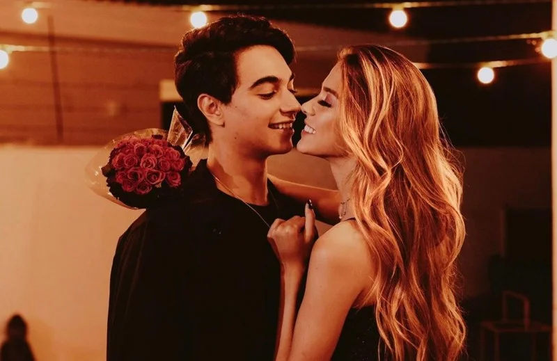 Lyus faz pedido de namoro super romântico para Jordanna Maia