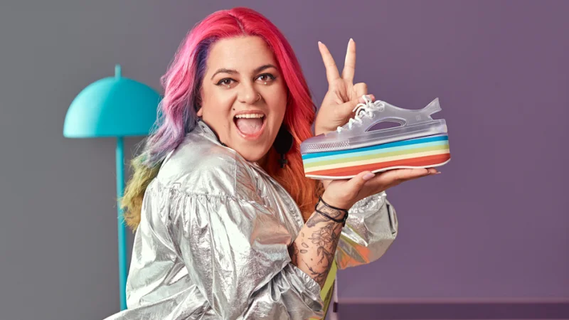 Melissa relança sapato dos anos 2000 com inspiração no K-POP