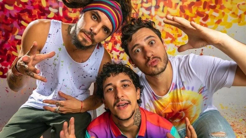 Big Up lança clipe de 'Menina' cheio de cores e brasilidade