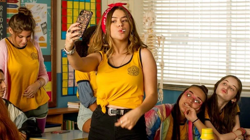 Maisa é a garota mais popular no trailer de 'Ela Disse, Ele Disse'