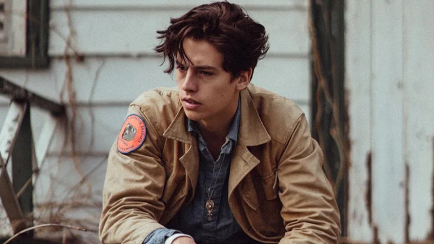 O primeiro beijo de Cole Sprouse foi num local bem estranho!
