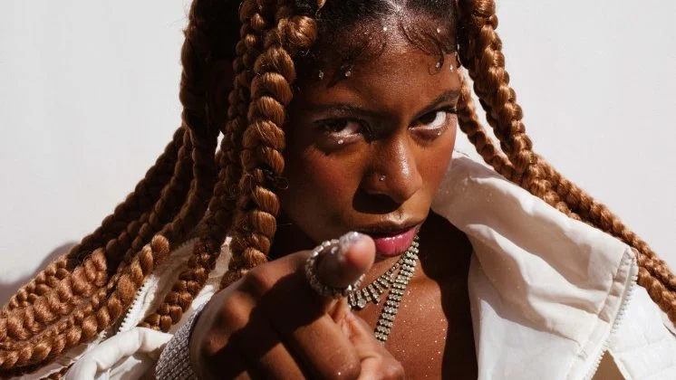 Mc Soffia desconstrói esteriótipos no single ‘Money’