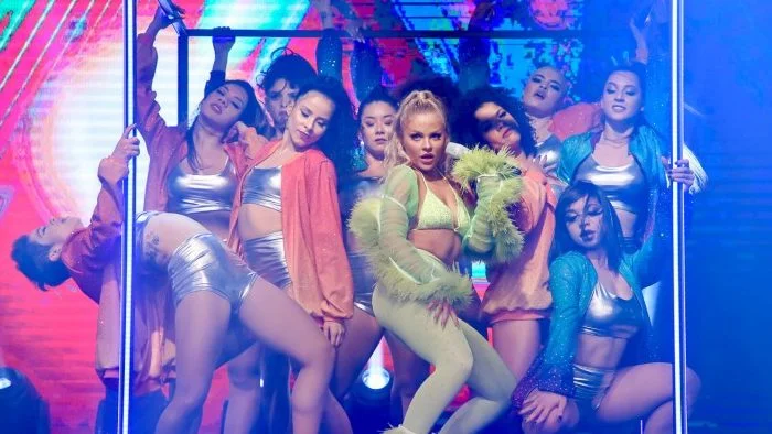 Luisa Sonza estreia a turnê de 'Pandora' com participação de Lexa, Vitão e Gaab