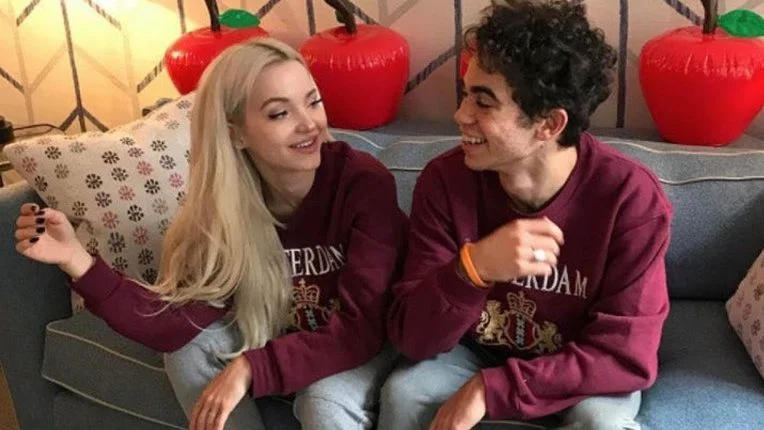 Dove Cameron faz homenagem emocionante a Cameron Boyce