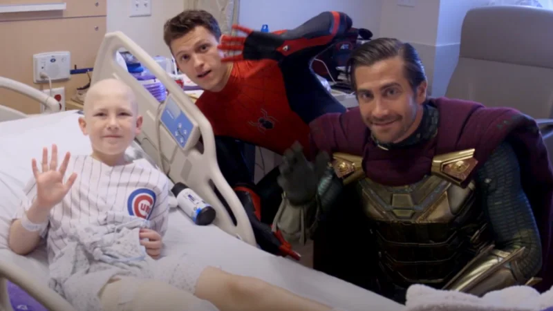 Elenco de 'Homem-Aranha: Longe de Casa' surpreende fãs em hospital infantil