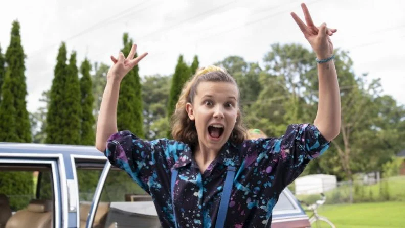 Elenco de 'Stranger Things' se diverte nos bastidores da série