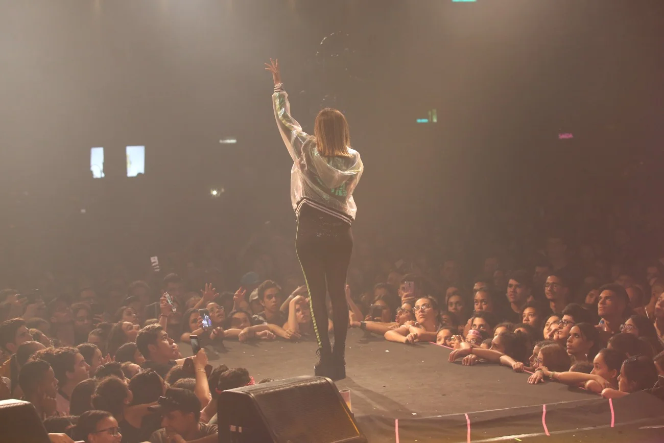 Dani Russo manda indireta e faz mistério em show; e nós descobrimos a real! Confira