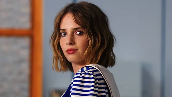A Robin de ‘Stranger Things’ agora é cantora! Vem ouvir as músicas de Maya Hawke