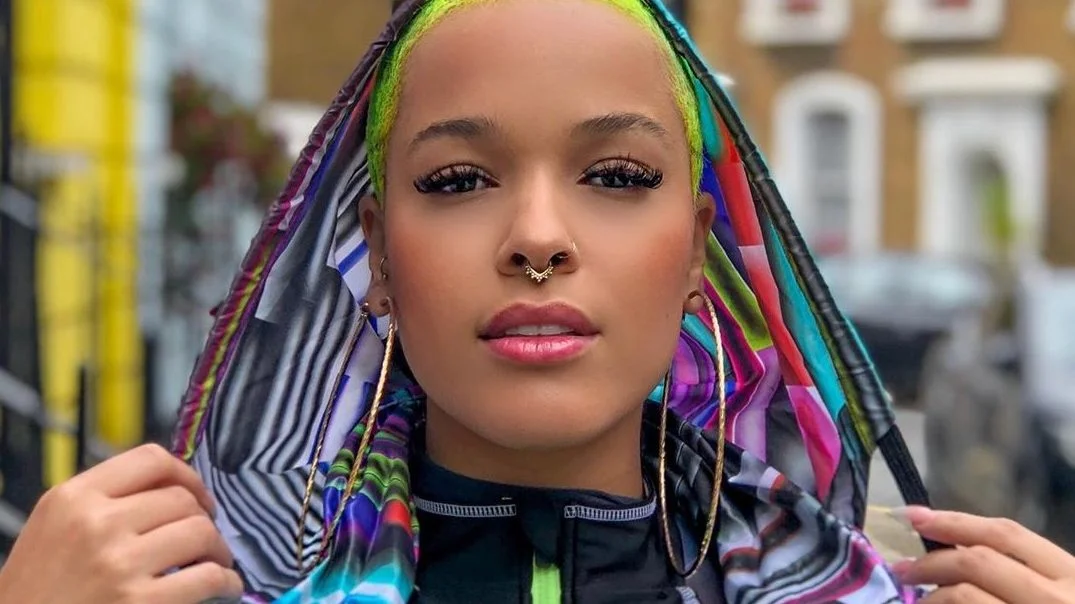 Apostar no conforto e neon são as dicas de Jess para os looks do FESTIVAL TEEN