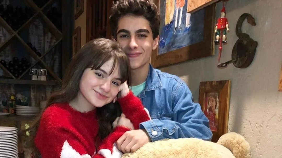 Lucas Burgatti e Sophia Valverde assumem o namoro!