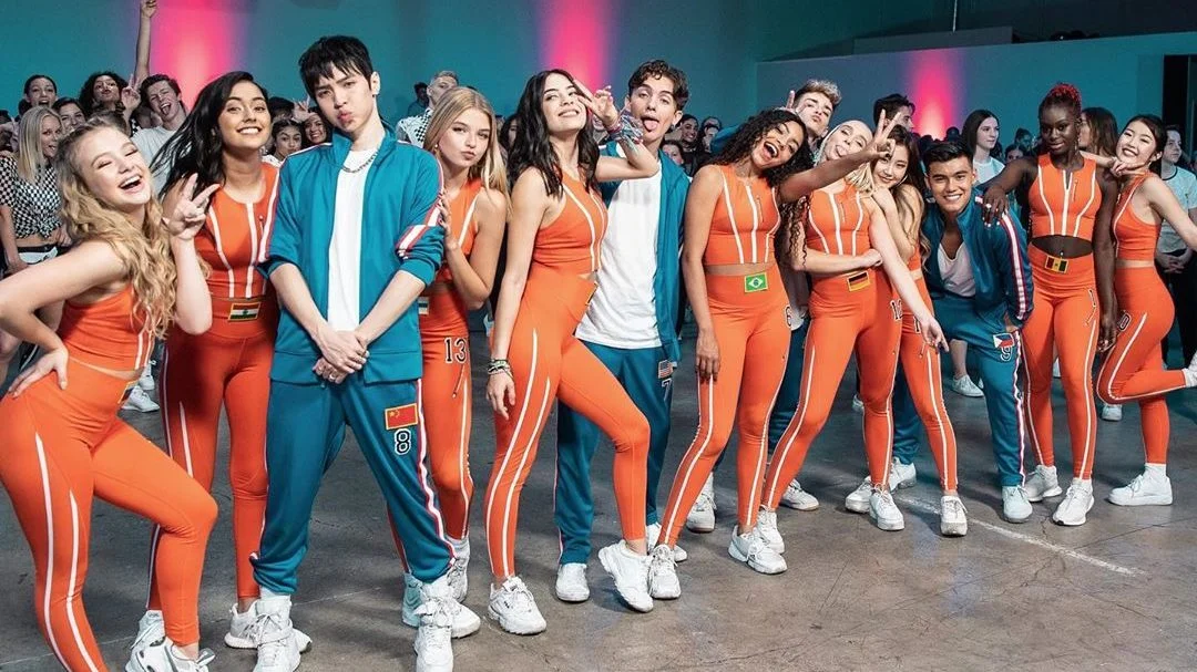 Now United não para de dançar no clipe ‘Crazy Stupid Silly Love’
