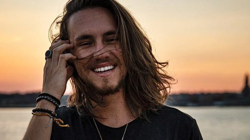 Depois de ‘O Sol’, é a vez da Lua ser homenageada por Vitor Kley