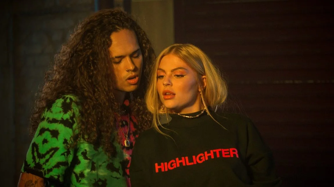 Luísa Sonza e Vitão sensualizam juntos no clipe de ‘Bomba-Relógio’