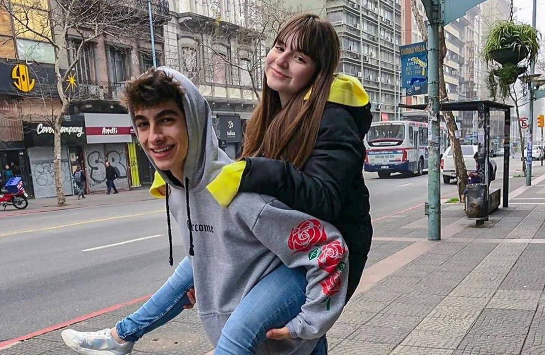 Sophia Valverde e Lucas Burgatti curtem juntinhos o show da Tini no Uruguai