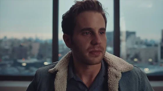 Conheça a carreira musical do protagonista de ‘The Politician’!