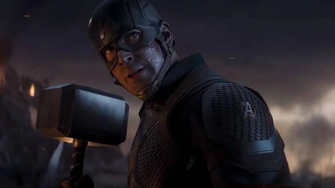 Chris Hemsworth não gostou de ver o Capitão América levantando seu martelo