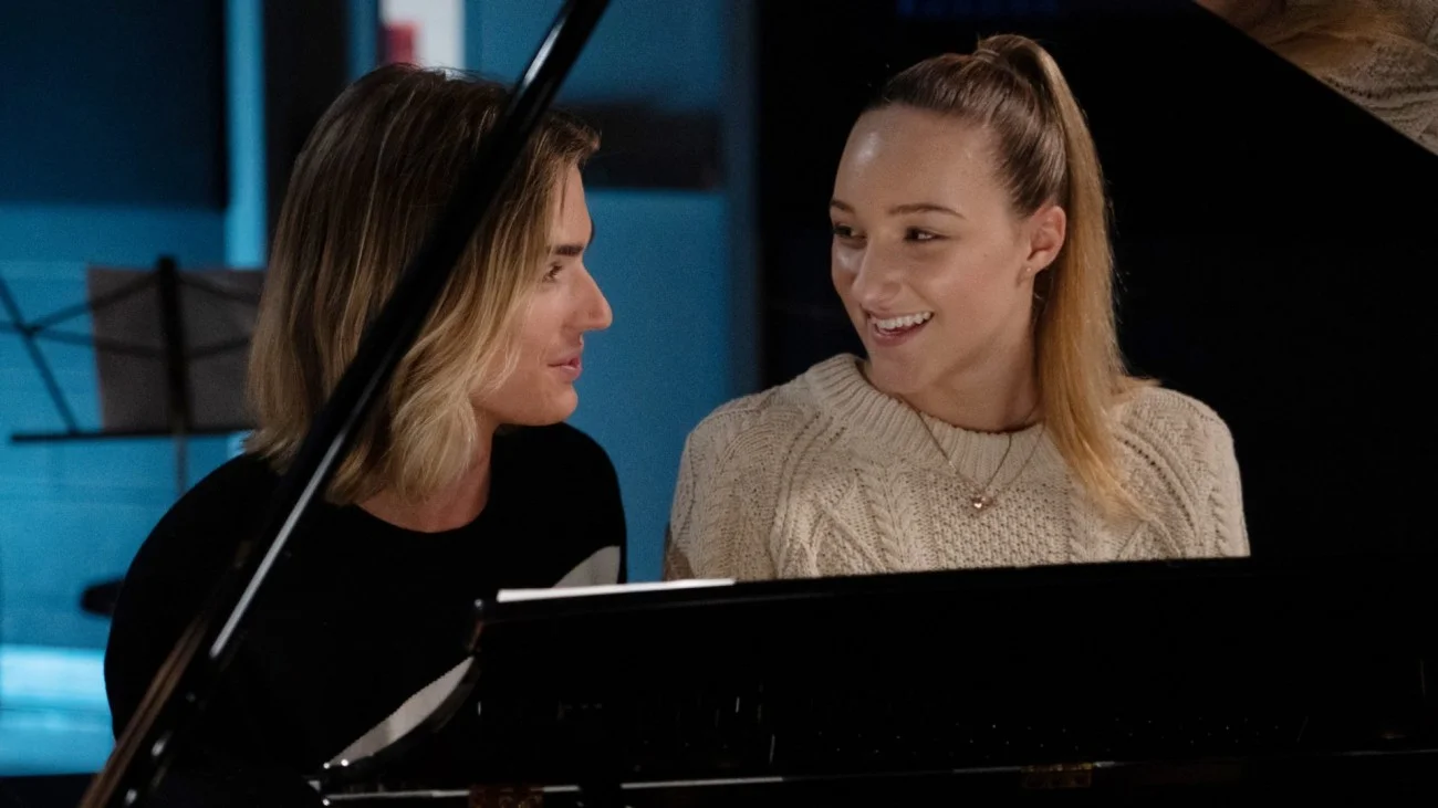 Conheça a carreira musical da protagonista de ‘Crush à Altura’