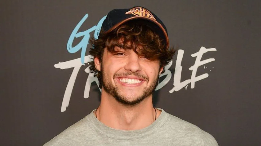 Noah Centineo mudou de visual de novo! Vem ver como ficou