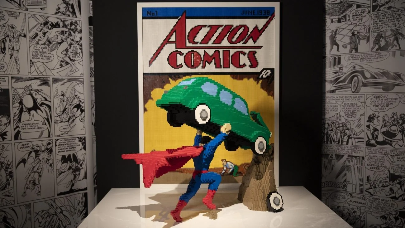 Heróis da DC feitos de Lego? Esse é o tema da exposição que chega ao Brasil