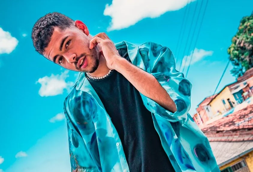 DJ Pedro Sampaio retribui com gesto fofo comunidade que participou de seu novo clipe