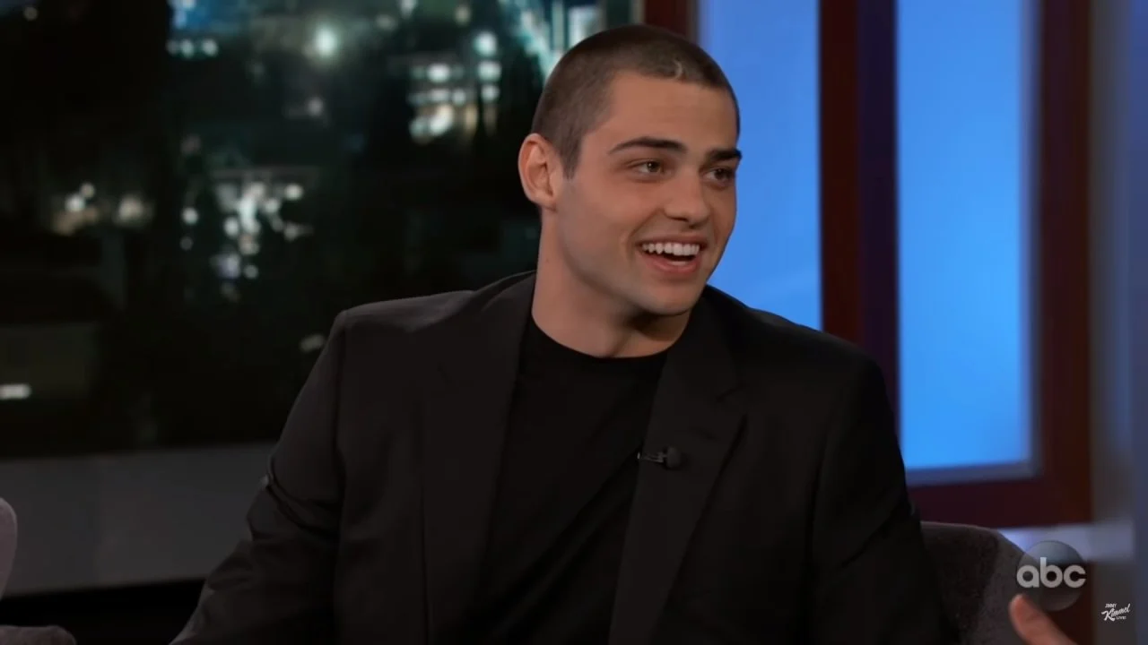 Banho? Noah Centineo faz revelações bombásticas sobre sua higiene